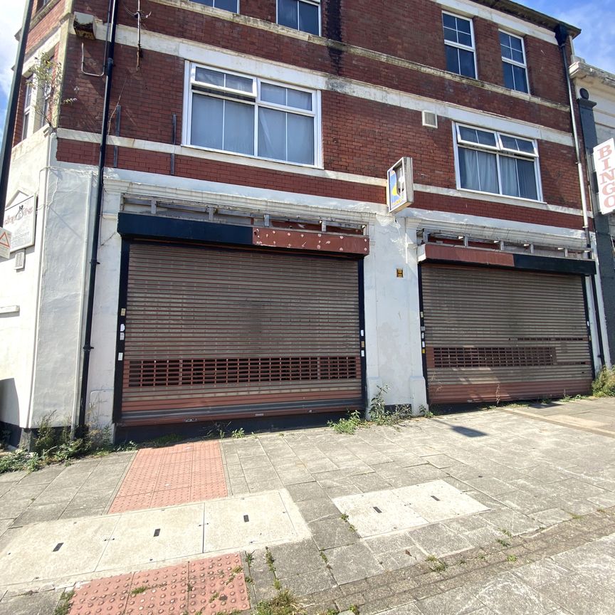 £1,250 PCM, Large Retail Property to Let in Broad Street, Barry, Vale of Glamorgan, CF62 7AD - Photo 2