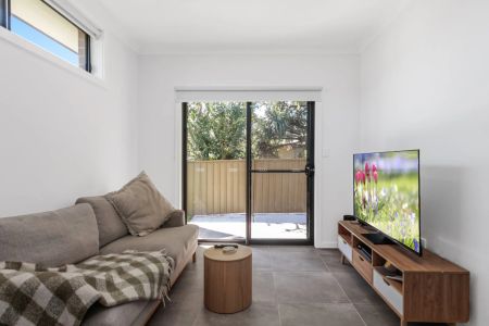 Modern & Convenient Two Bedroom Granny Flat - Photo 2