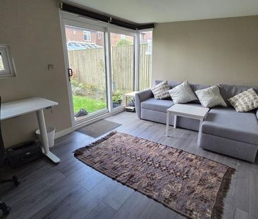 4 bedroom detached house to rent - Photo 1