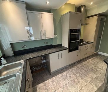 3 bedroom semi-detached house to rent - Photo 4