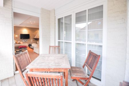 Appartement met een zonnig terras en een inpandige garage. - Photo 3