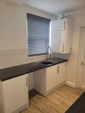 2 Bed Terraced House, Romiley Street, M6 - Photo 2