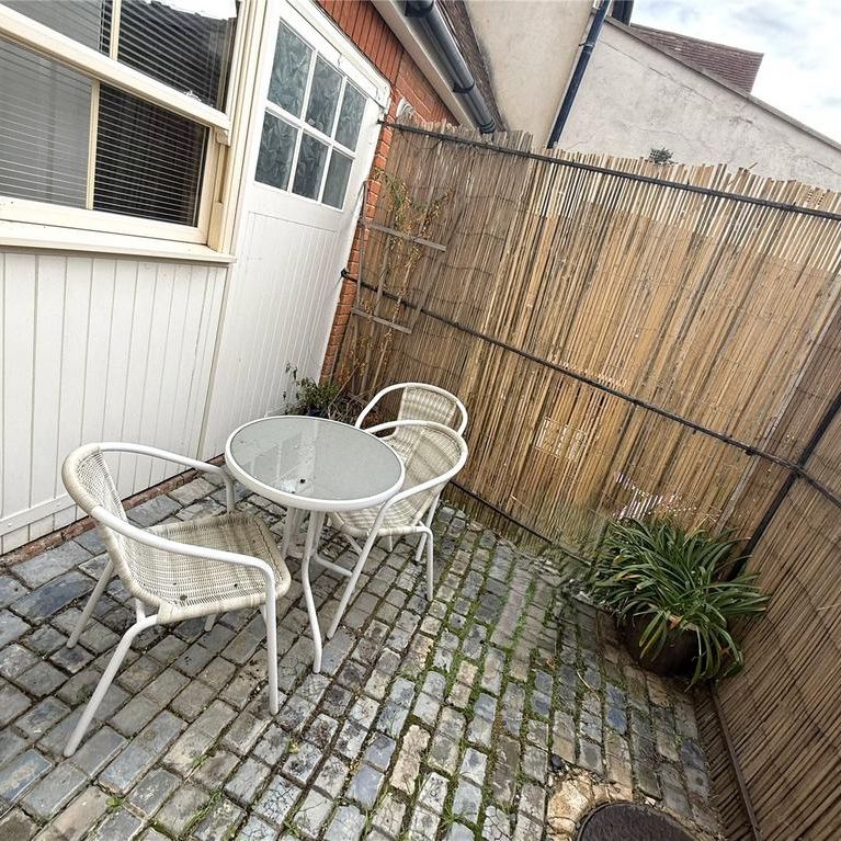 3 bedroom maisonette to rent - Photo 1