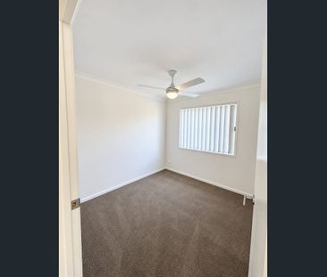 THREE BEDROOM DUPLEX IN QUIET STREET - Photo 4