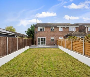 3 bedroom semi-detached house to rent - Photo 4