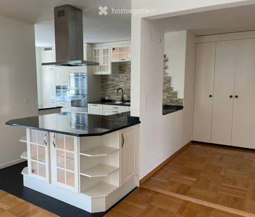 Grosszügige 4.5-Zimmer-Wohnung, verglaster Balkon, 2 Parkplätzen, e... - Foto 4