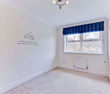A beautifully maintained 5 bedroom, 3 bathroom family home in a hig... - Photo 2