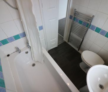 2 bedroom terraced house to rent - Photo 6