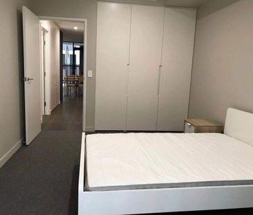 Luxury furnished 2 bedroom Plus study with front back courtyard - Photo 1