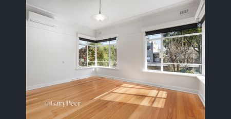 Brilliantly positioned and updated home. - Photo 2