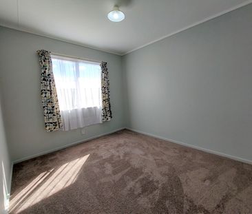 Sunny Three-Bedroom Family Home - Bellevue - Photo 2