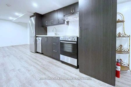 299 Rosewell Avenue E #Lower - Photo 2