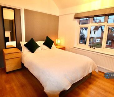 4 bedroom detached house to rent - Photo 1