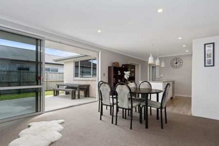 Lovely Four Bedroom Family Home - Papamoa - Photo 3