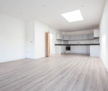 De Freville House, Great Shelford - Photo 3