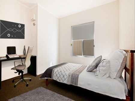 Very Neat Three Bedroom Unit - Photo 3