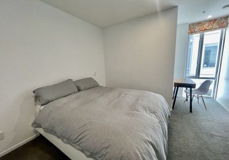 Spacious two bedroom apartment with study - Photo 5