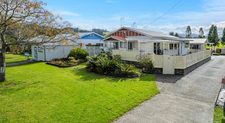 Three Bedroom Home in Kensington - Photo 2