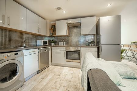 4 Bed Flat, Regent Terrace, S3 - Photo 5