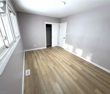 23 ELKINGTON Drive Unit# Upper Unit, Kitchener, Ontario, N2B1S1 - Photo 2