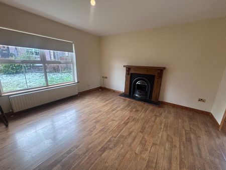 3 Bed Detached House - Photo 2