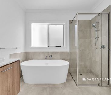 Stylish Family Living in a Convenient Clyde Location - Photo 5