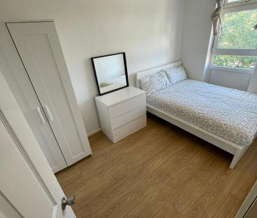 1 bedroom in a flat share to rent - Photo 1