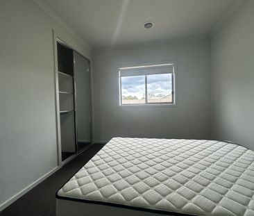 FOUR BEDROOM HOME ! - Photo 4