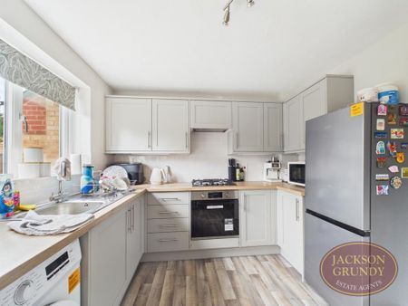2 bedroom semi-detached house to rent - Photo 4