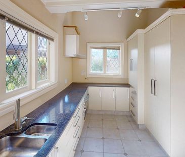 City Centre - 2 Bedrooms - Photo 2