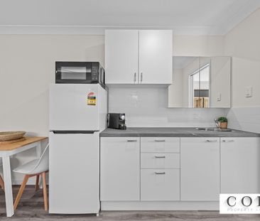 GROUND FLOOR FURNISHED STUDIO WITH BILLS INCLUDED! - Photo 5