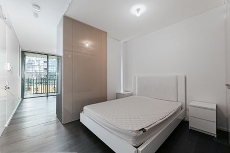 Furnished Modern Studio Apartment in Prime Park Lane Location - Photo 3