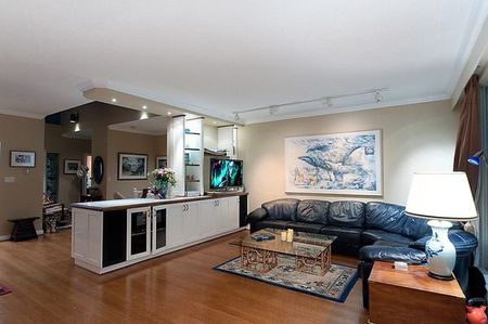 2278 Folkestone Way town house — West Vancouver, BC (3-Bedroom) - 3 Bedroom - Photo 2