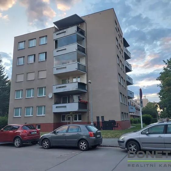 Pronájem zařízeného bytu 2+1 s balkónem – Malšovice, HK - Fotografie 1