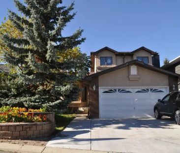Spacious first floor with Park View for Rent (Macewan community) | ... - Photo 1
