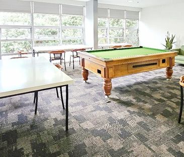 Modern, Clean, Safe 2BR Apt with Pool & Parking - Photo 2