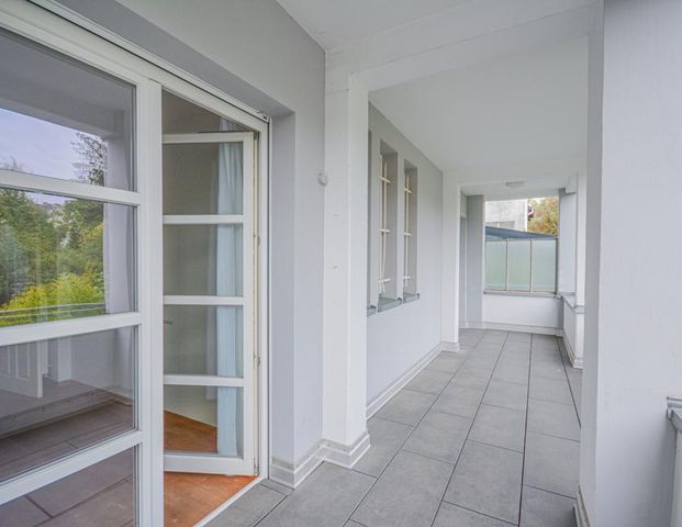 Traumhafte bezugsfreie 3-Zimmer-Altbauwohnung mit neuer Einbauküche und großzügigem Balkon in Bonn - Foto 1