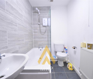 4 bedroom apartment to rent - Photo 3