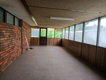 ROSSMOYNE HIGH SCHOOL ZONE! - Photo 5