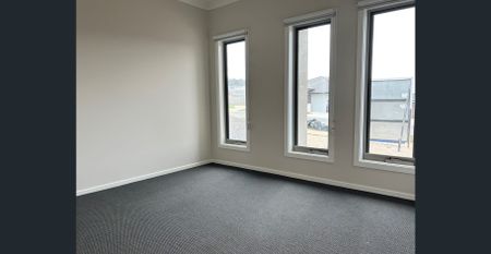 LUXURIOUS FAMILY HOME!!! - Photo 2