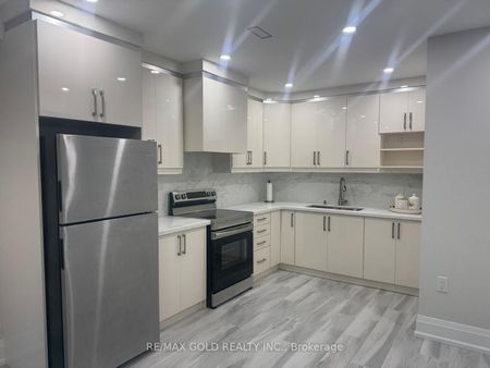 For Lease - 18 observatory Crescent, Brampton, Ontario - Photo 2