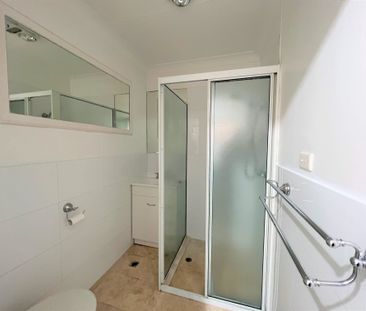 Stylish & Comfortable 2 Bedroom Home - Photo 5