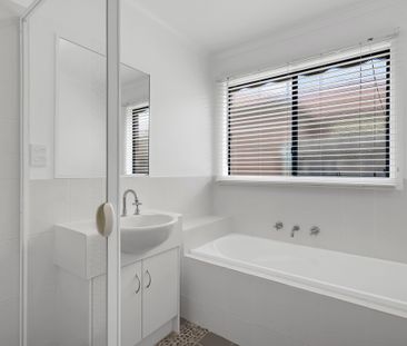 9 Watts Terrace, Pakenham VIC 3810 - House For Rent | Domain - Photo 3