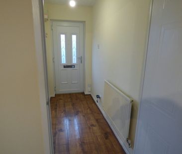 Terraced House to rent on - Photo 2