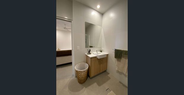 BRAND NEW, stylish one bed apartment - Photo 1