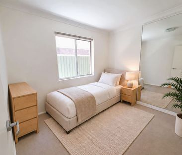 Three Bedroom Unit with Parking and Backyard! - Photo 3