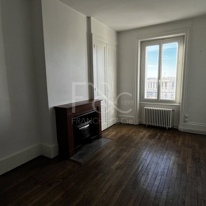 T1 de 42 m² - avenue Berthelot Lyon 7ème - Photo 1
