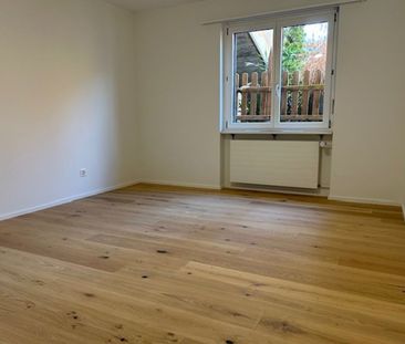 Renovierte 2.5 Zimmerwohnung mit tollem Terrassenbereich & Seeblick - Photo 3
