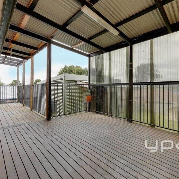 PRIME LOCATION! - Photo 1