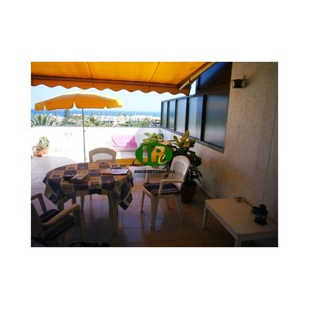 Schöner Bungalow mit 1 Schlafzimmer und Meerblick und sehr großer Terrasse - Photo 3